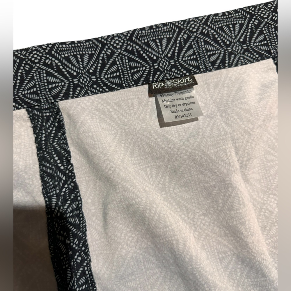 Ripskirt Hawaii Velcro Wrap Skirt Black White Quick Dry Beach Coverup Mini Skirt - Picture 6 of 6